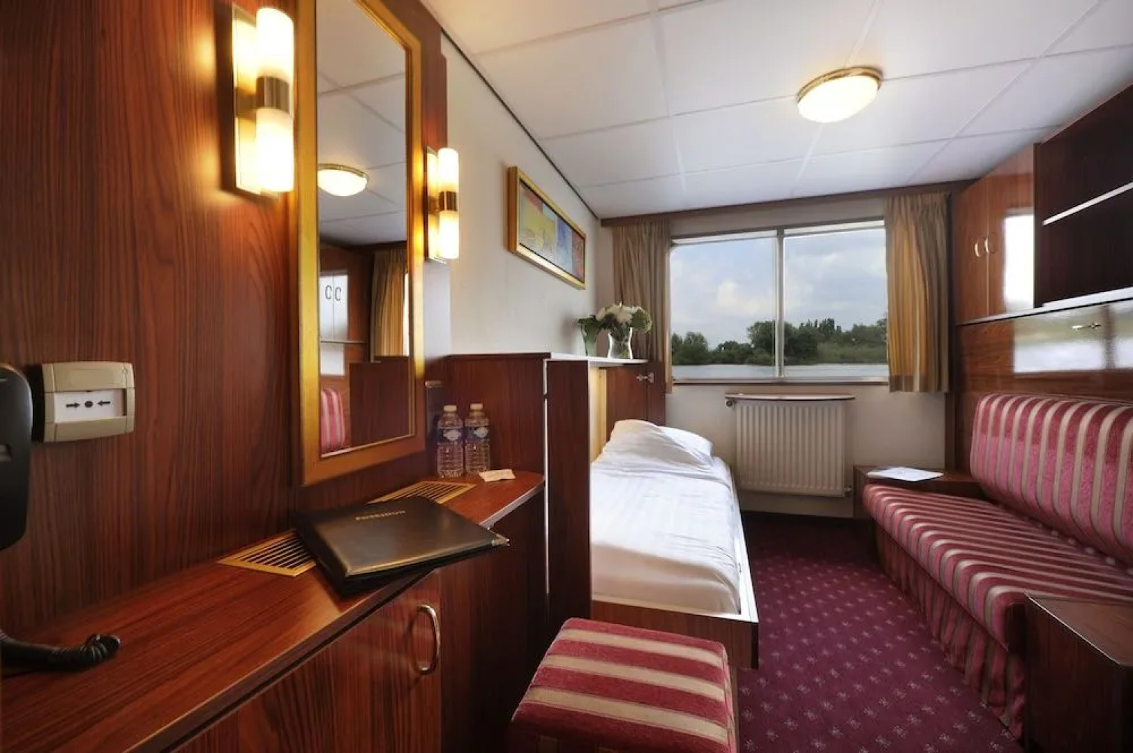 Crossgates Hotelship 3 Star - Medienhafen - Düsseldorf