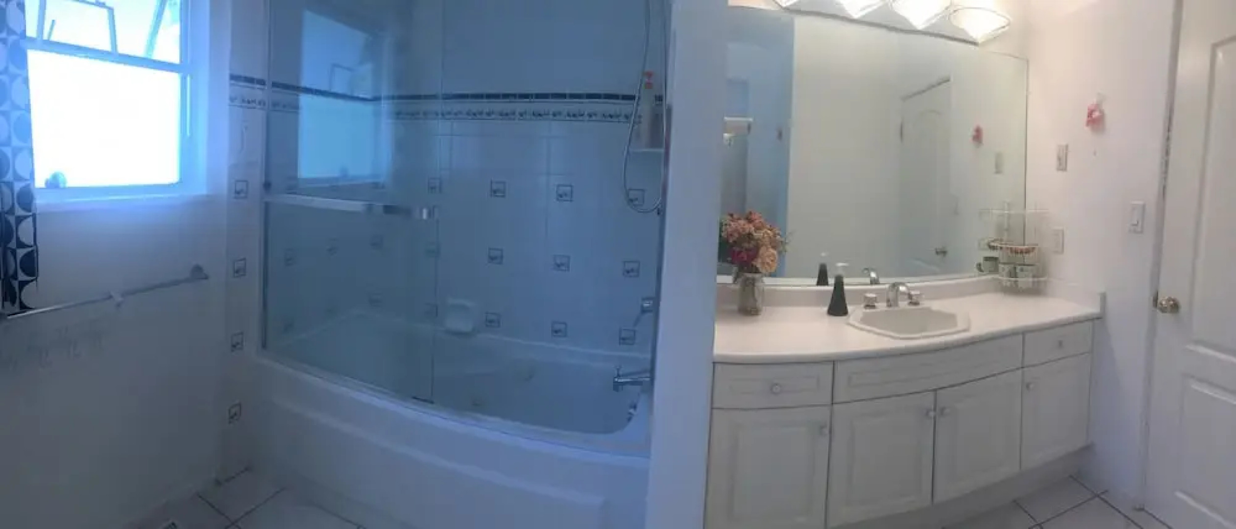 Warm and Sweet Room in West Vancouver