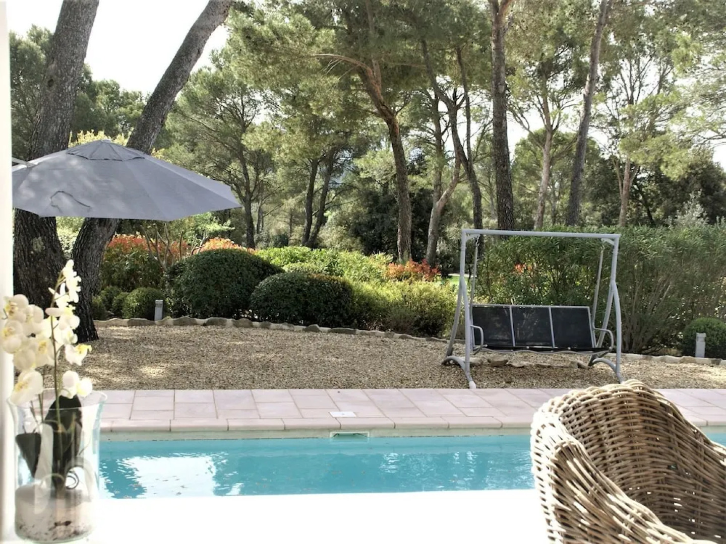 Stylish Villa With Heated Swimming Pool Close to the Lovely L'isle-sur-la-sorgue
