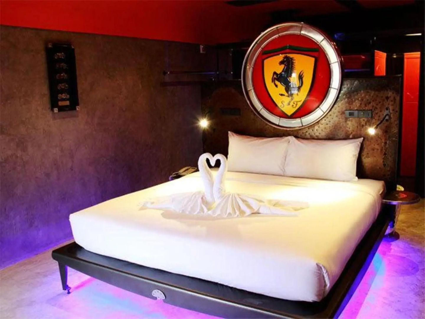 Nicky's Handlebar Hotel