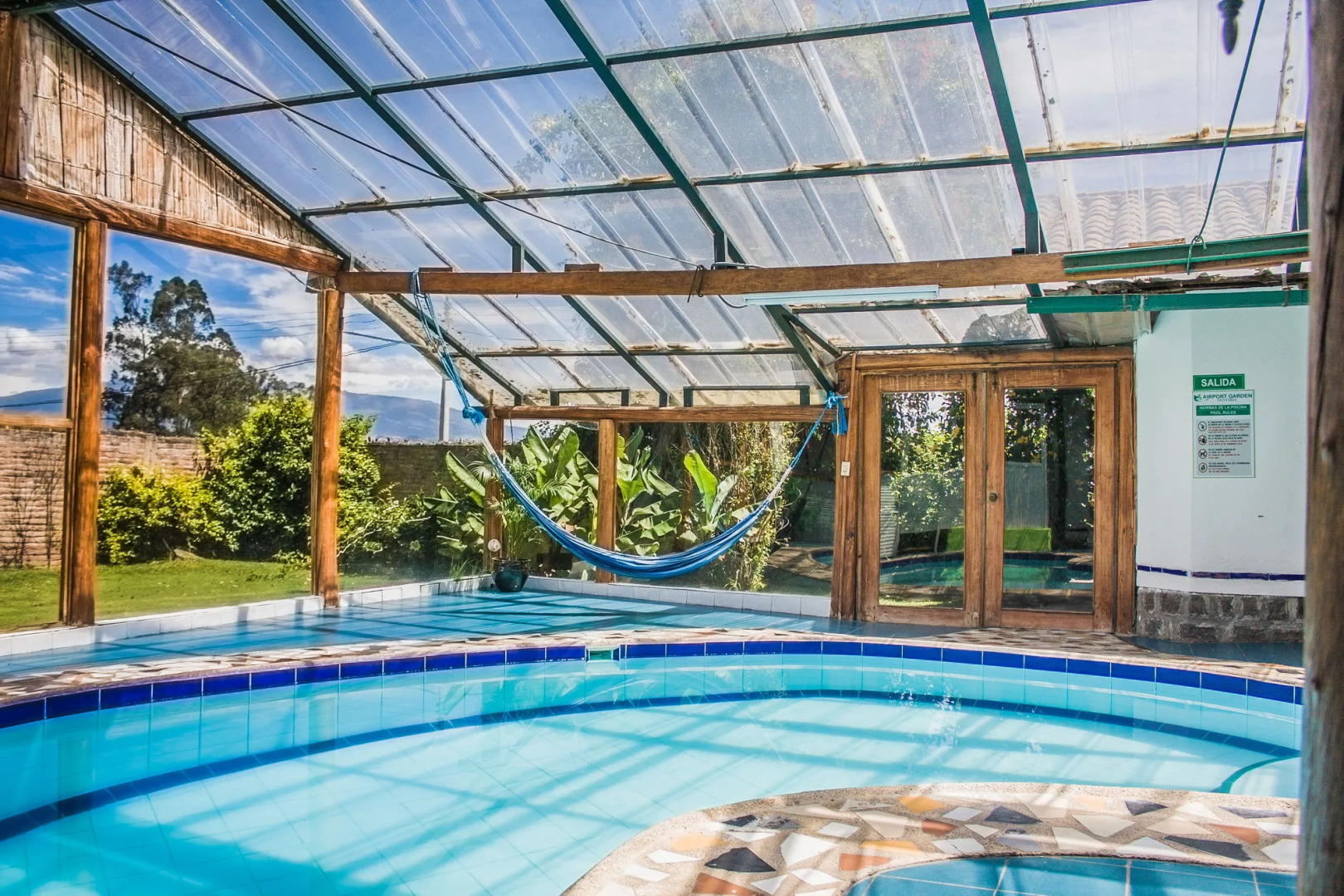 Hosteria Airport Garden