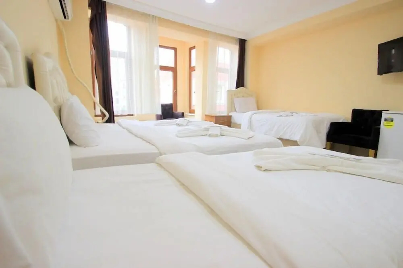 MAXi HOTEL