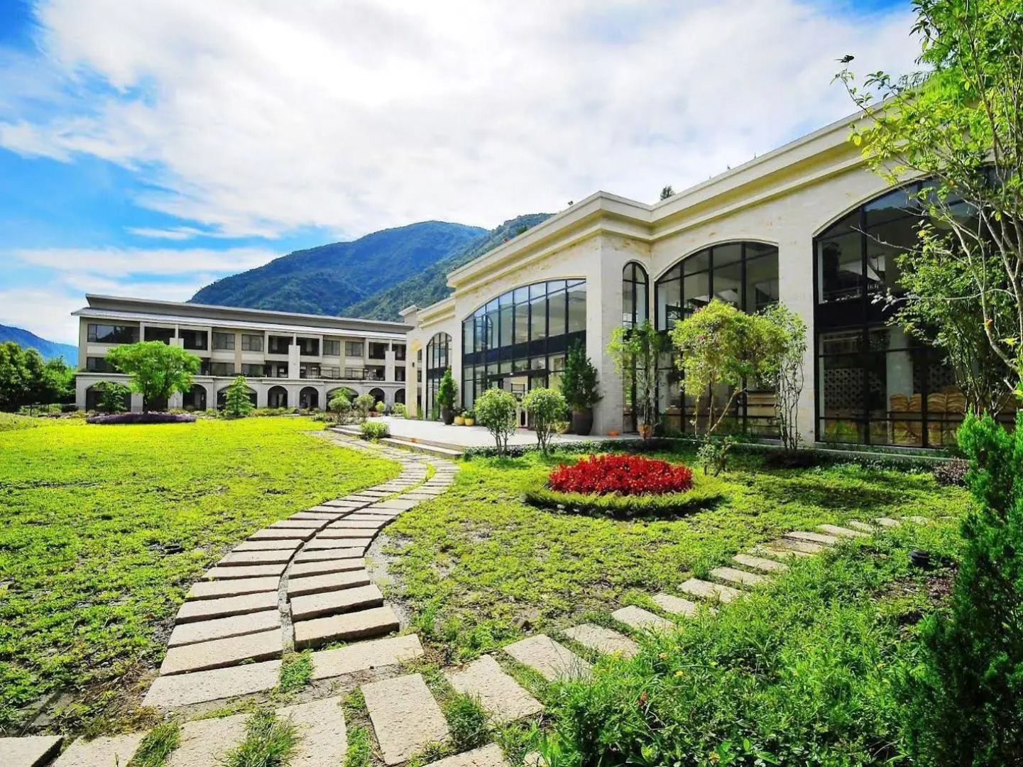 Tai Yi Red Maple Resort