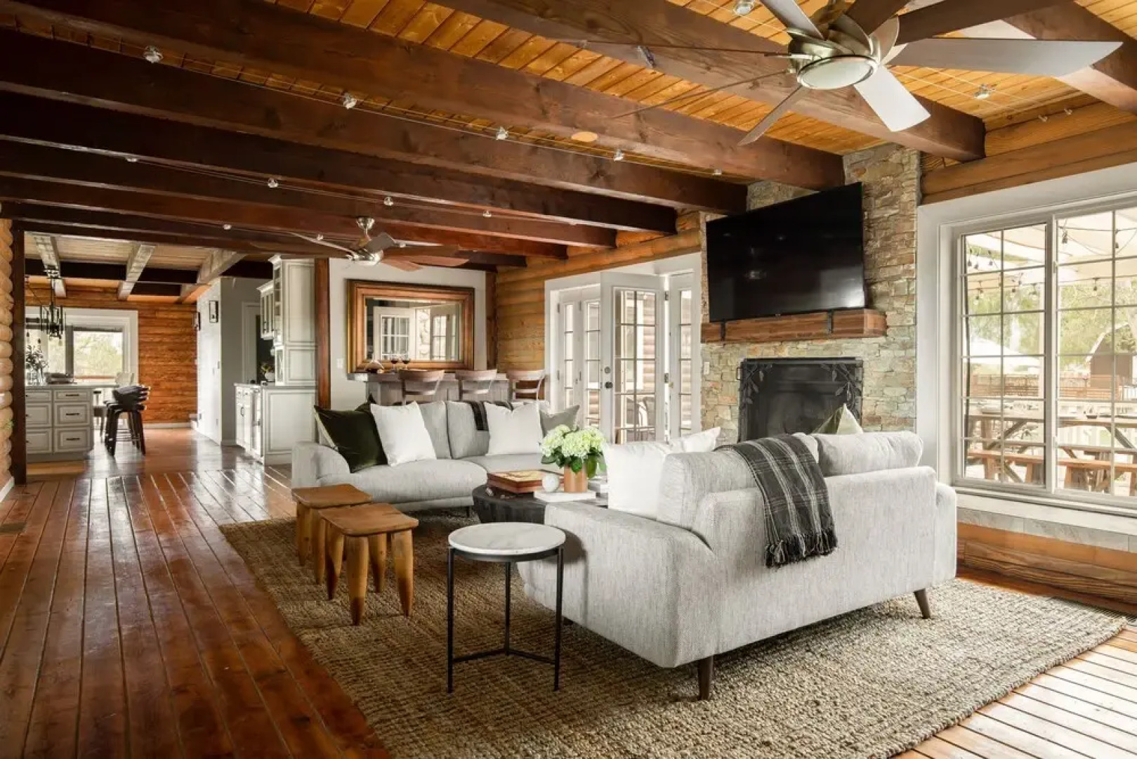 Chateau Syrah by Avantstay Picturesque Estate w/ Pool, Hot Tub, Pool Table & Table Tennis New Pickleball Court + Basketball Hoop