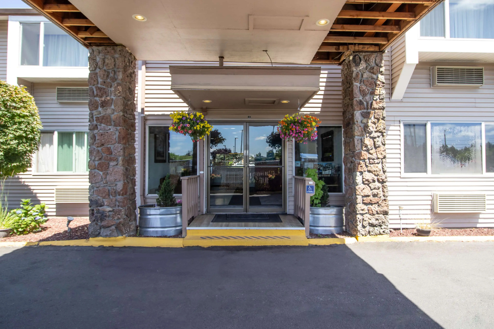 Red Lion Inn & Suites Vancouver
