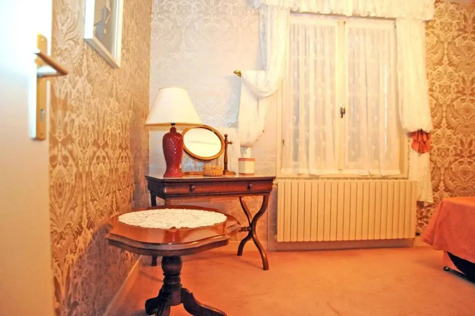 1 Bedroom House 20min Walk To Centre in Tournus (Adults Only)