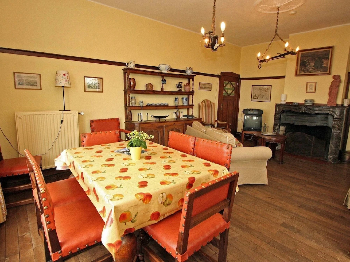 Quaint Holiday Home with Jacuzzi in Bouillon Ardennes