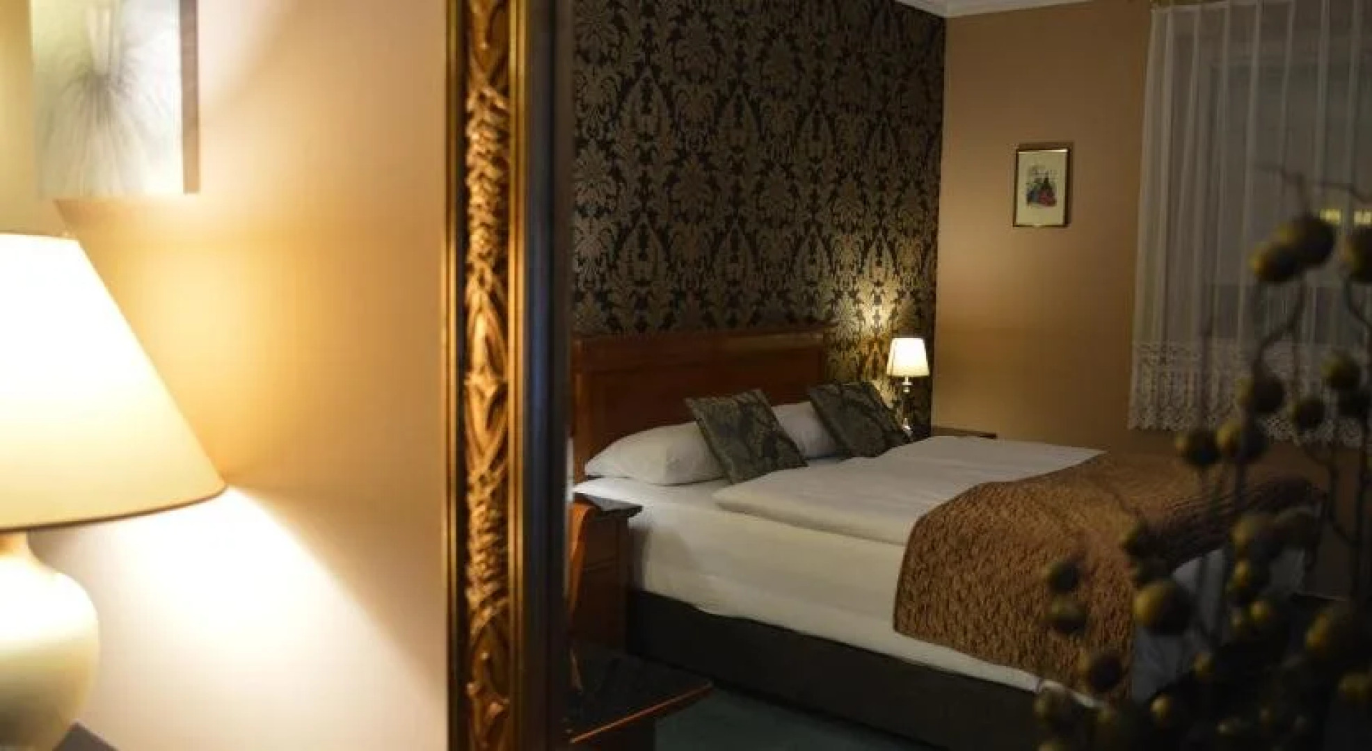 Platán Hotel & Étterem