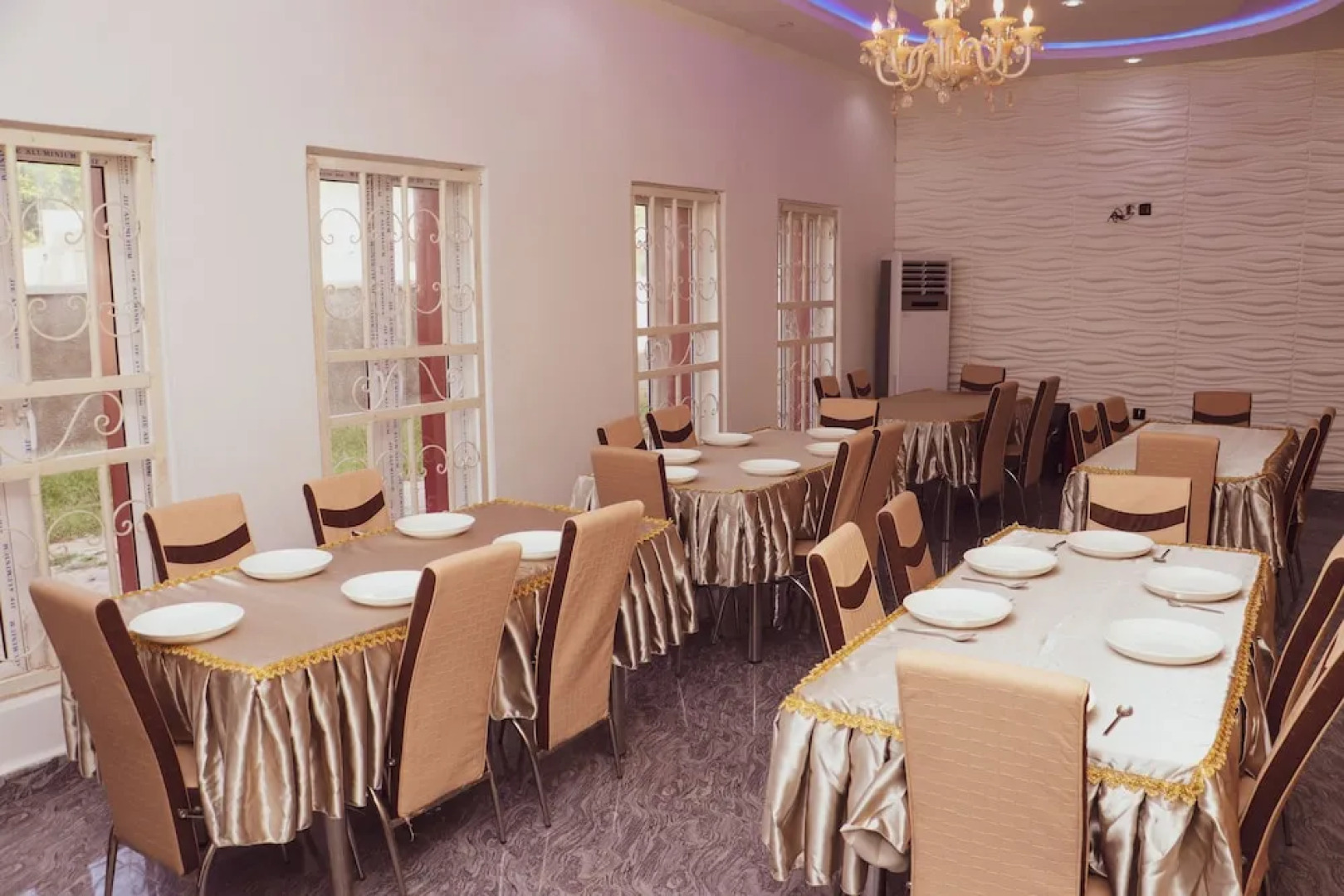 King Daken Diplomatic Suites