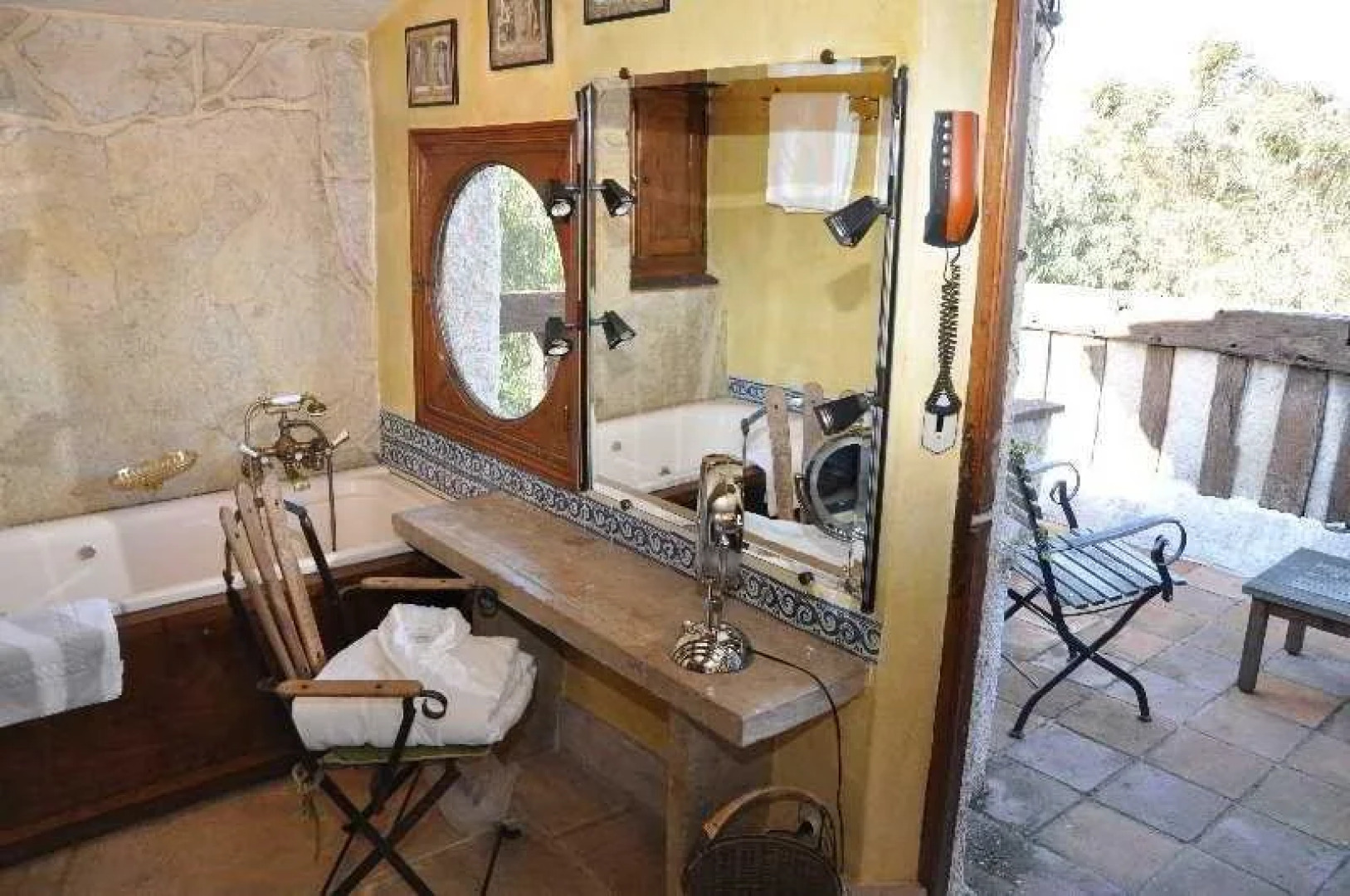 Chateau-Hotel La Vignette Haute