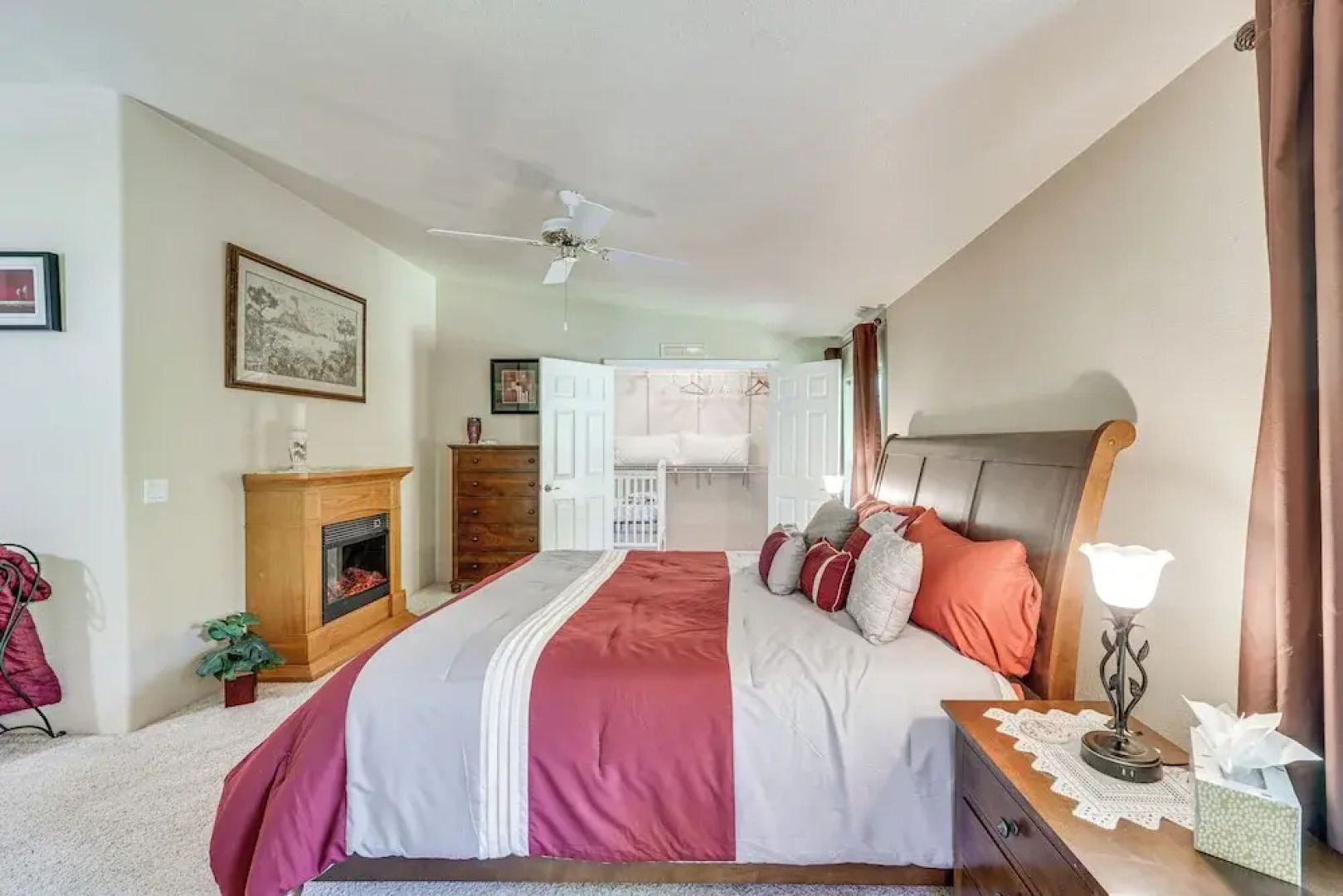 Waterfront Shady Cove Home w/ Fishing Deck!