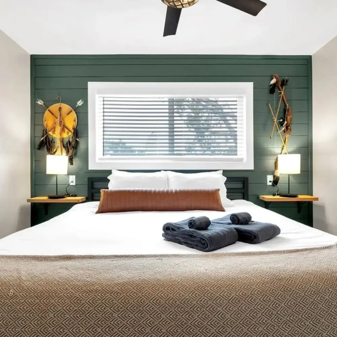 Spacious 4BR Home Near Grand Canyon Sleeps 10