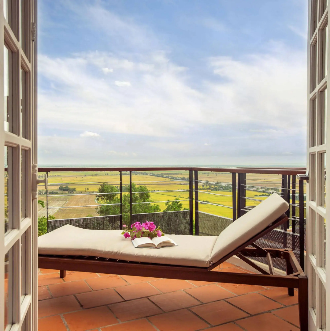 Victoria Nui Sam Lodge