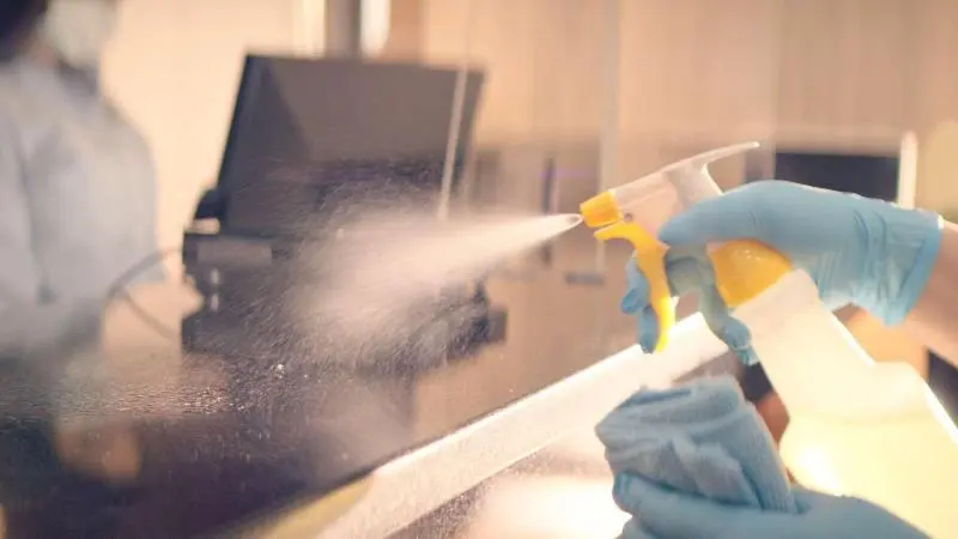 Econo Lodge & Suites