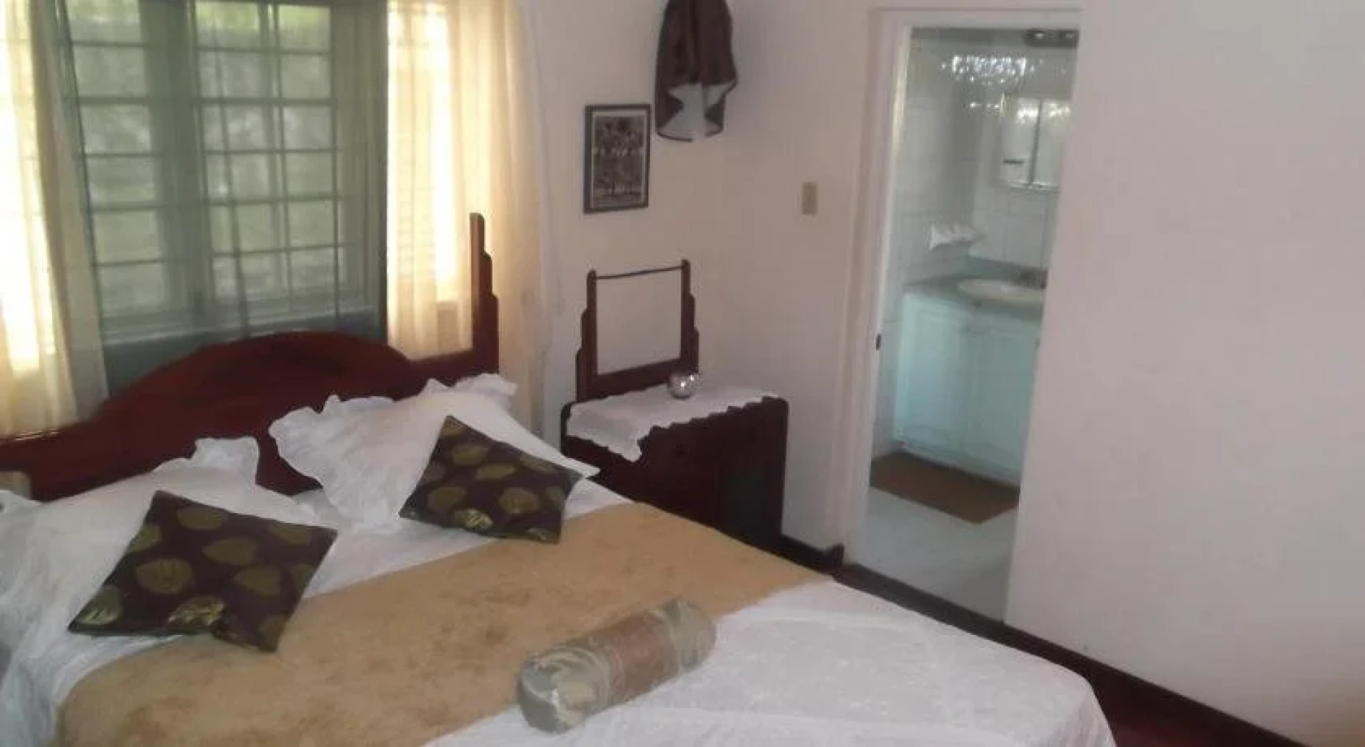 Hill Top Kingston Jamaica Bed & Breakfast
