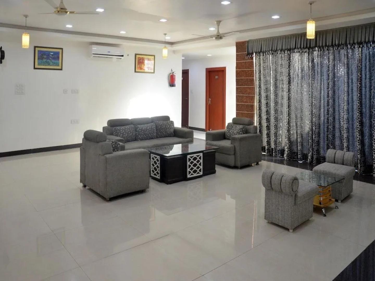 OYO 4308 Hotel Zaarang Inn