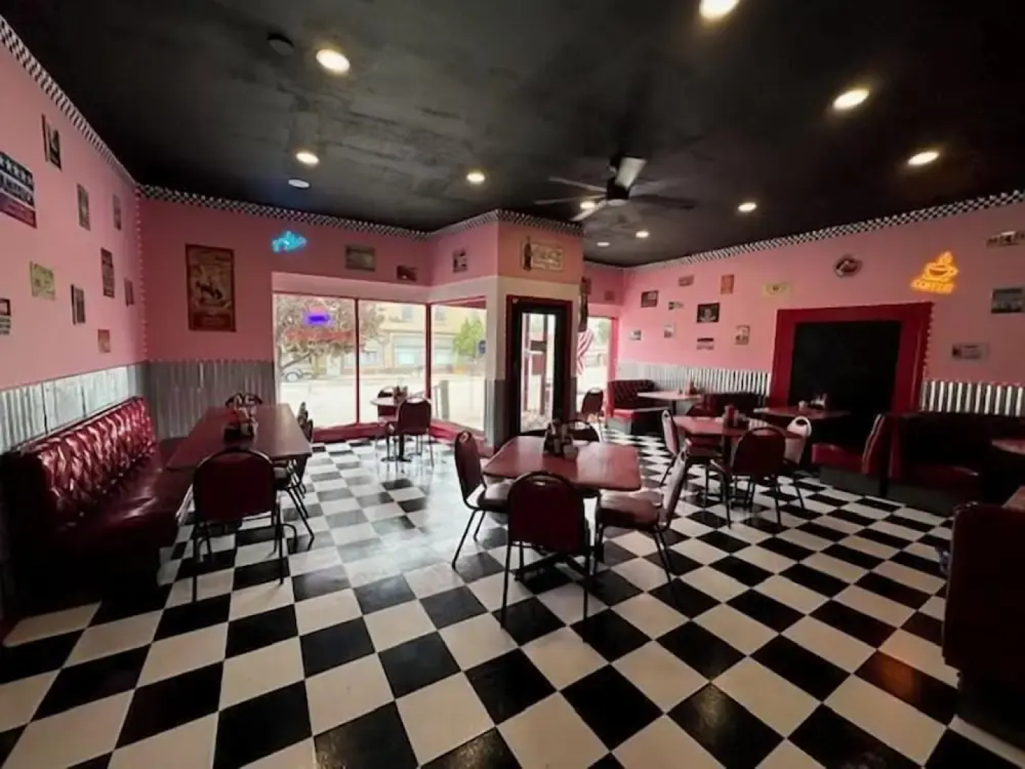 Bobbi's Classic Motel