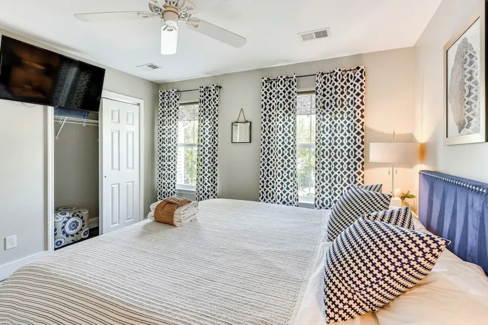 1 Mi to Old Town: Cheerful Bluffton Townhome!