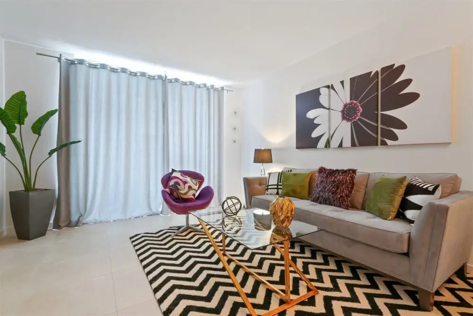 Top Fort Lauderdale Condo 7th Floor - Private and Sanitized, Hotel Amenities, Free Parking for Stays Over 27 Days, 400 ft From the Beach. Hosted by Super Host!