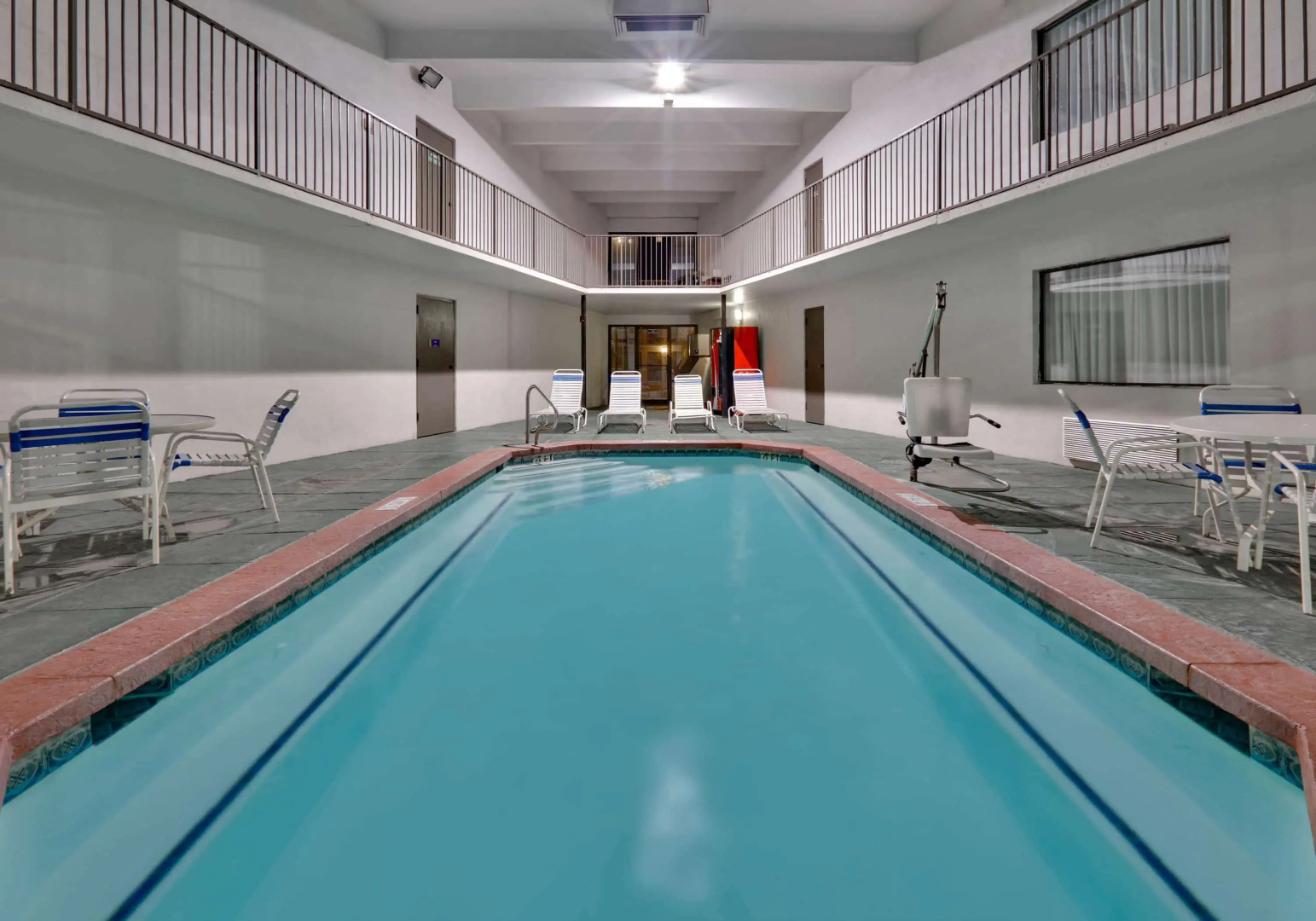 Days Inn & Suites by Wyndham Bentonville