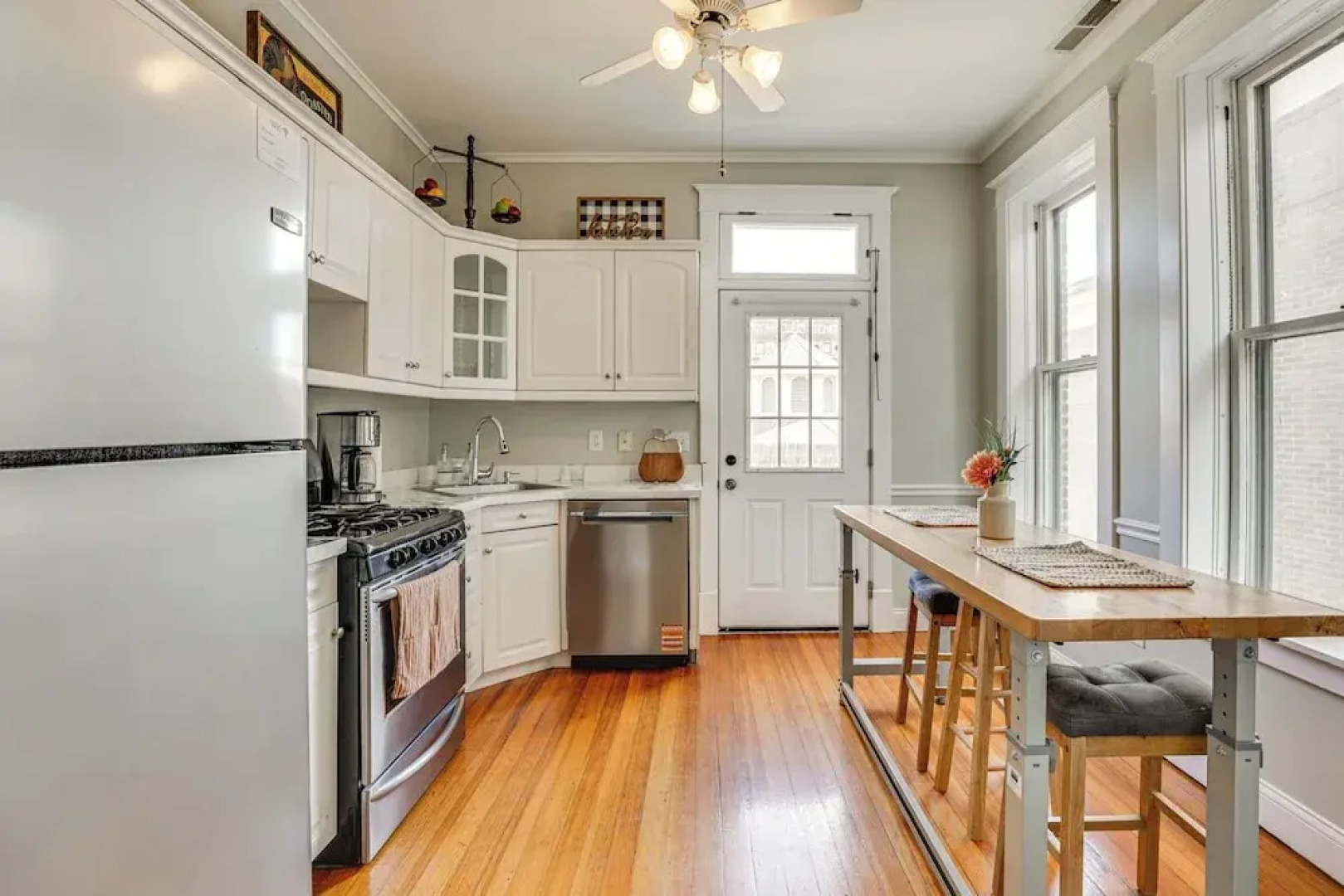 Walk Downtown: Inviting Historic Home in Dubuque!