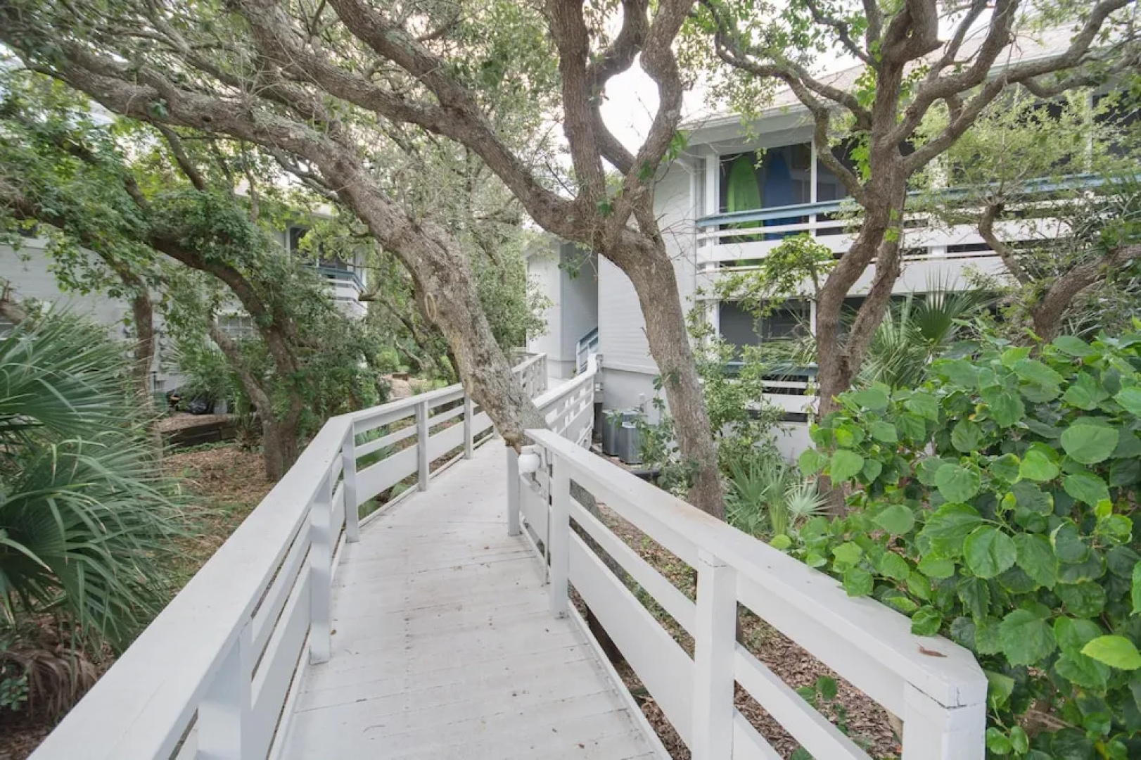 Tastefully Decorated Sea Woods Veranda Close to Pool Fitness Room Sv162