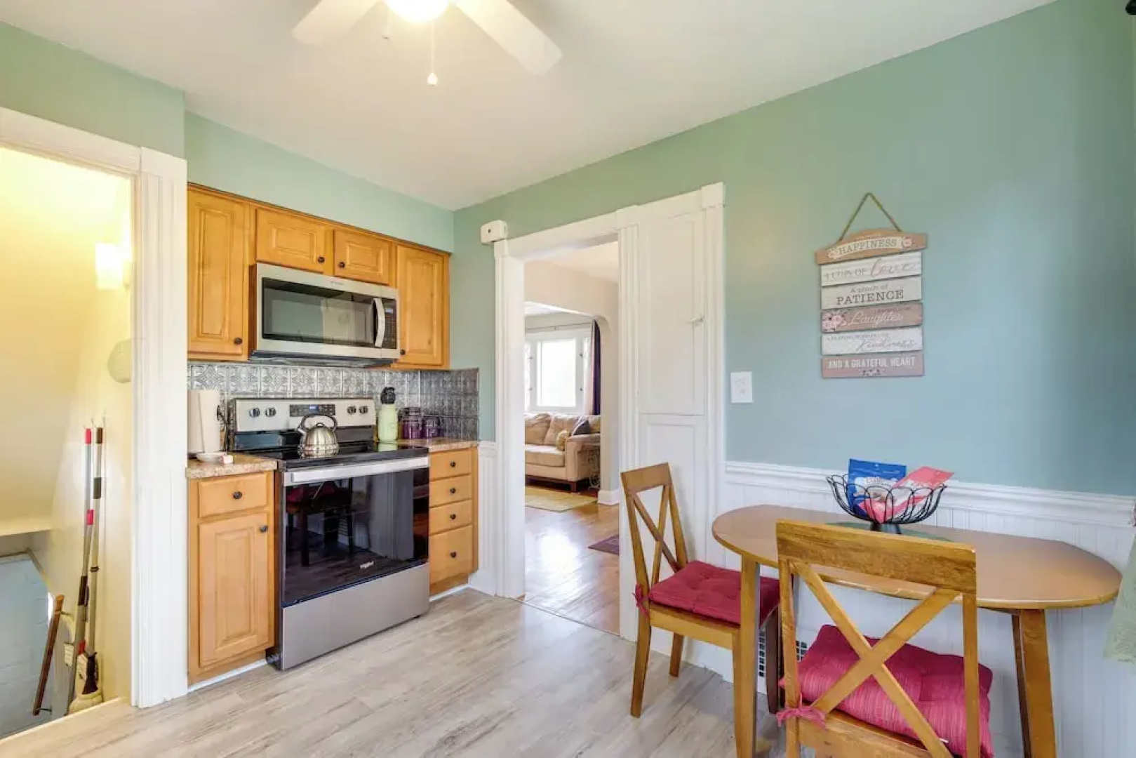 Inviting Vacation Home: 2 Mi to Mill Creek Falls!