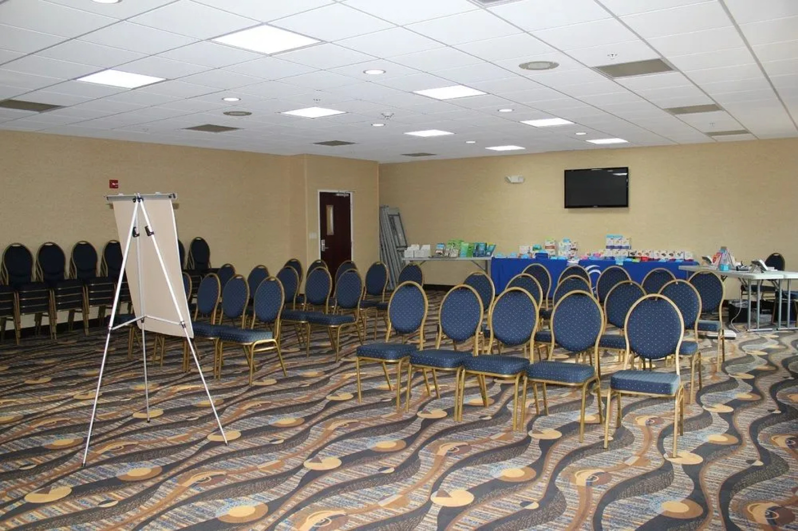 Holiday Inn Express & Suites Niles