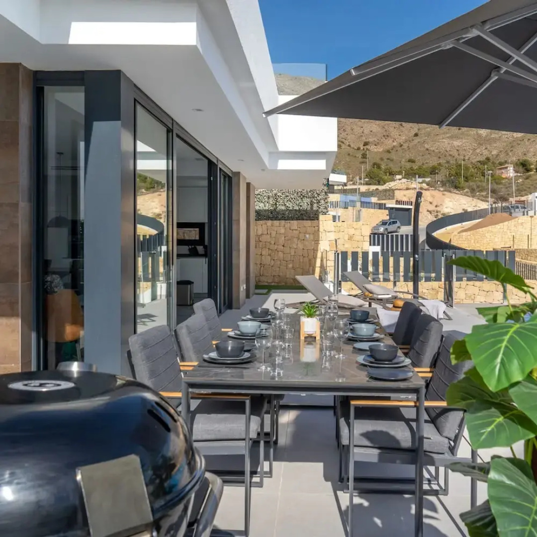 Villa Esmeralda 20 by Bookaparadise