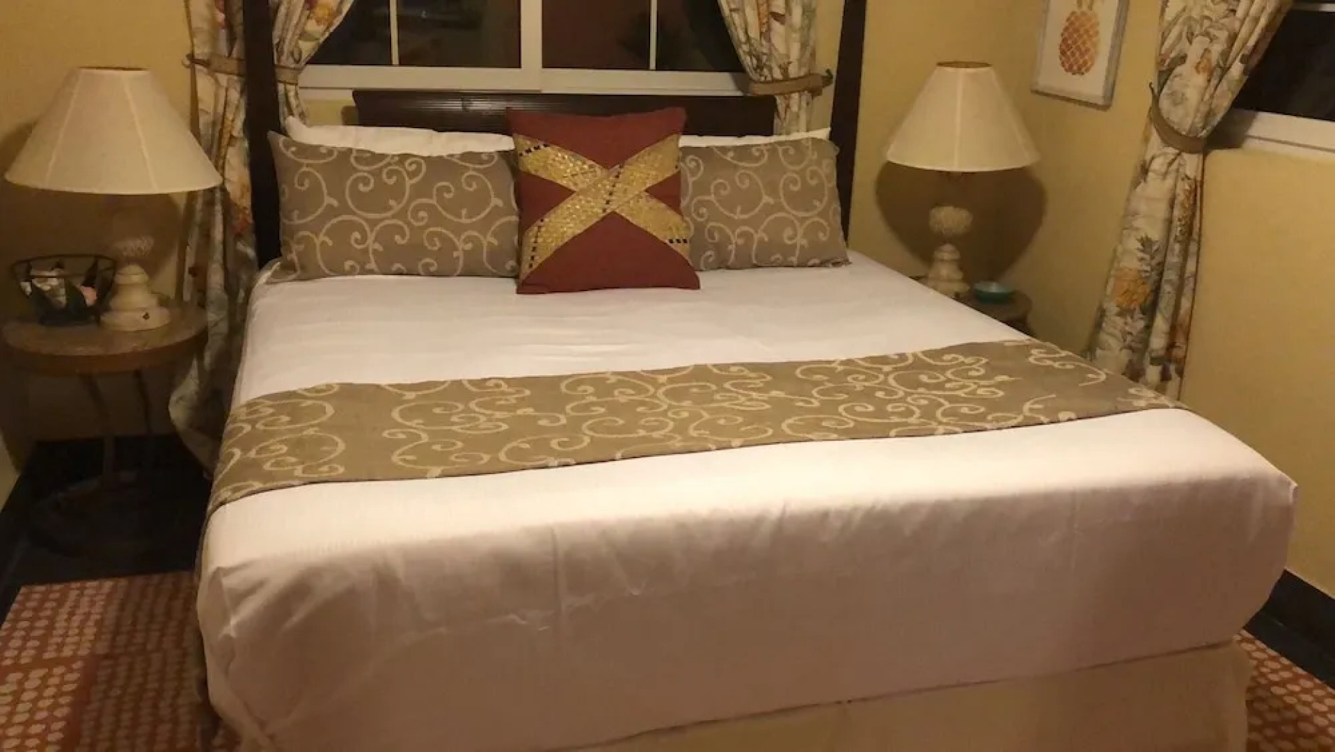 Rollezz Villas Beach Resort