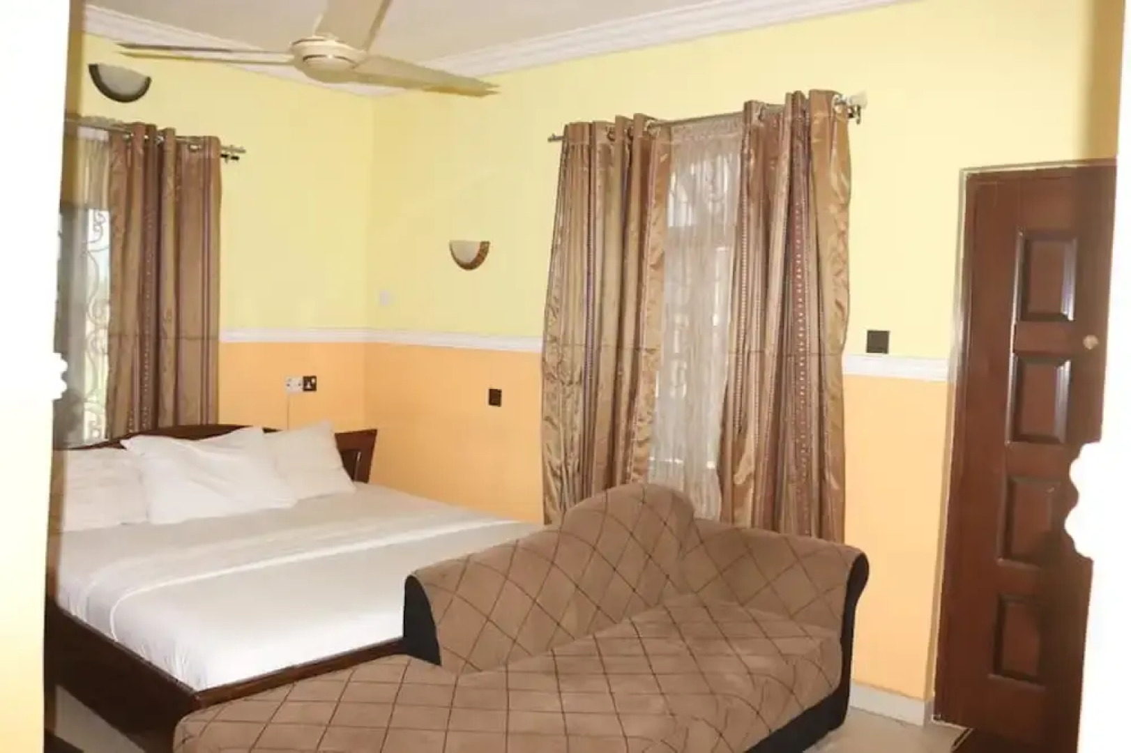 Lifeline Hotel and Suites