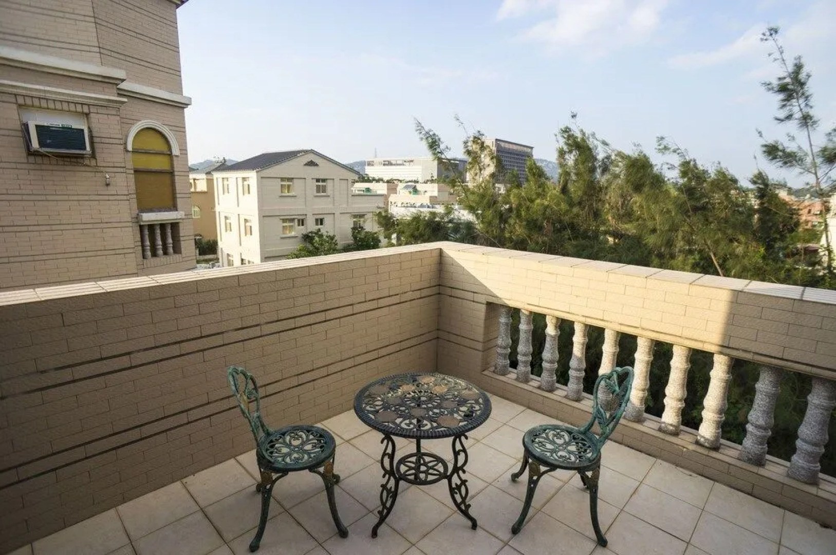 Red Tomato Modern Branch