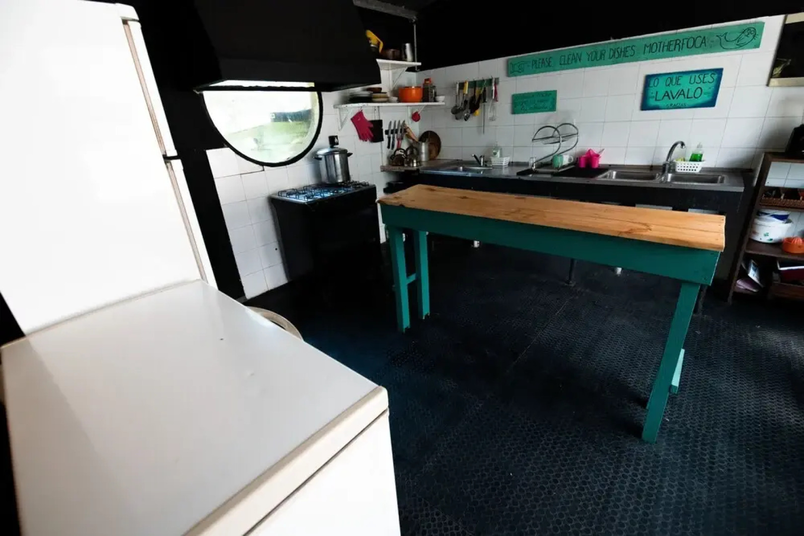 Mundaka Hostel y Bar - Adults Only