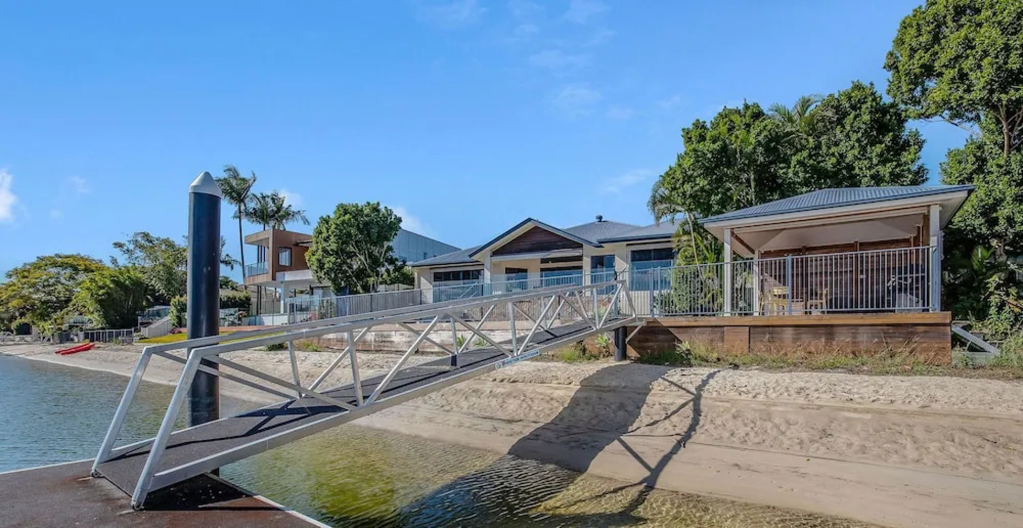 Maureen Waterfront Beach House