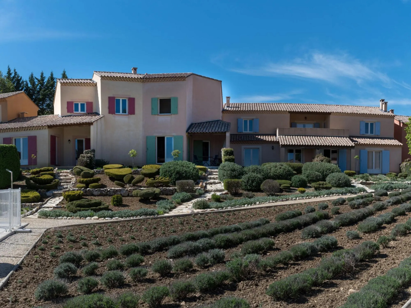 Semi-detached villa with dishwasher, close to the village