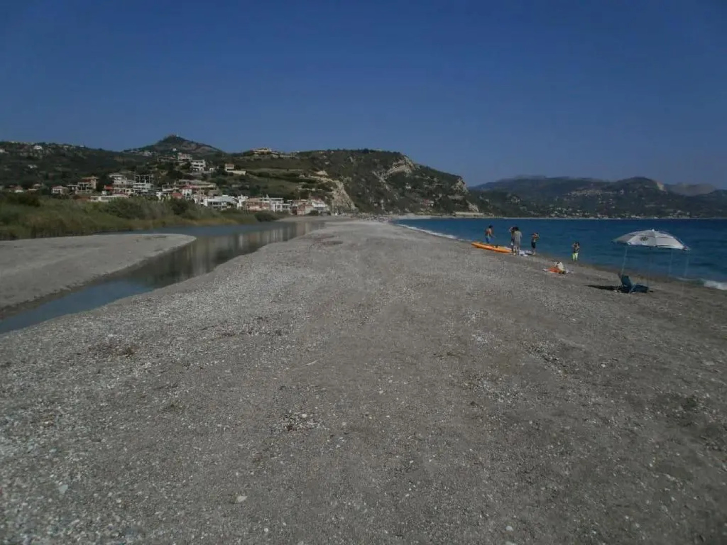 4 Bed Villa - Sleeps 10 - Pets - Pool - Hottub