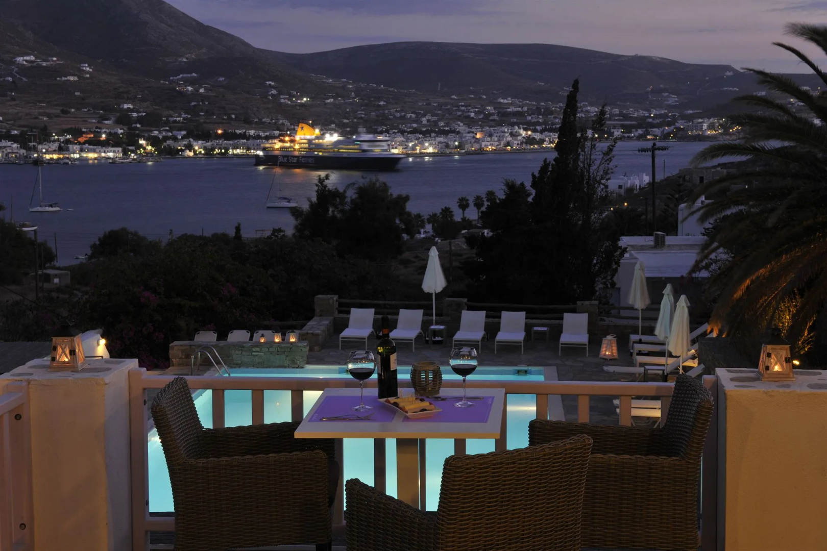 Akrotiri Hotel