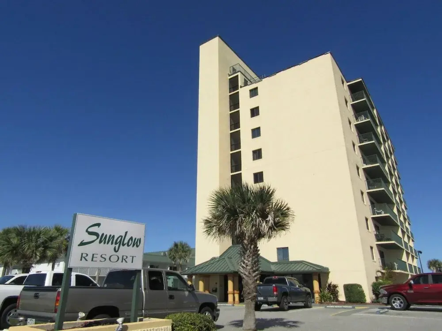 Tropical Suites At Sunglow Resort