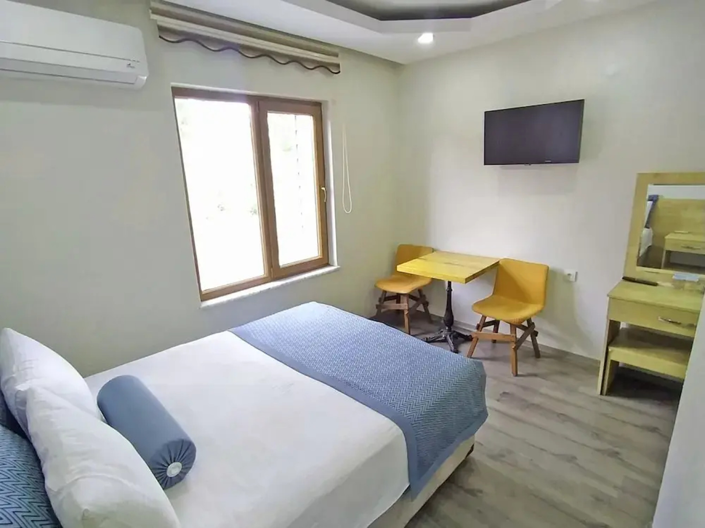 Kroisos Lake Resort Hotel