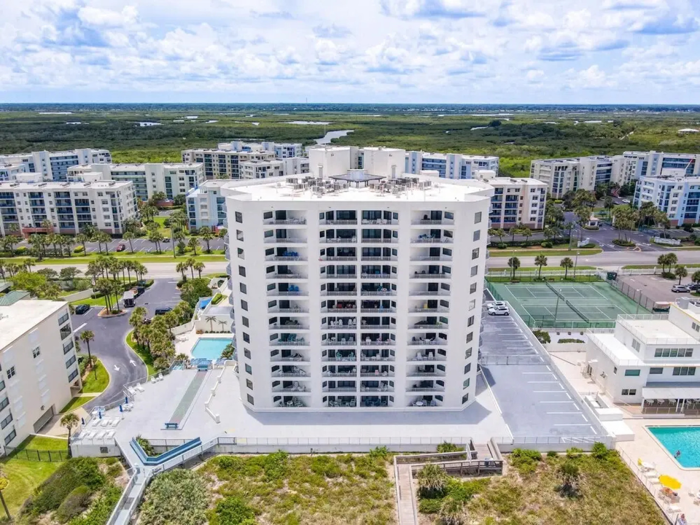 Ocean View Ground Level Seascape Towers Overlooking Pool Walk Right out to the Beach Sst126