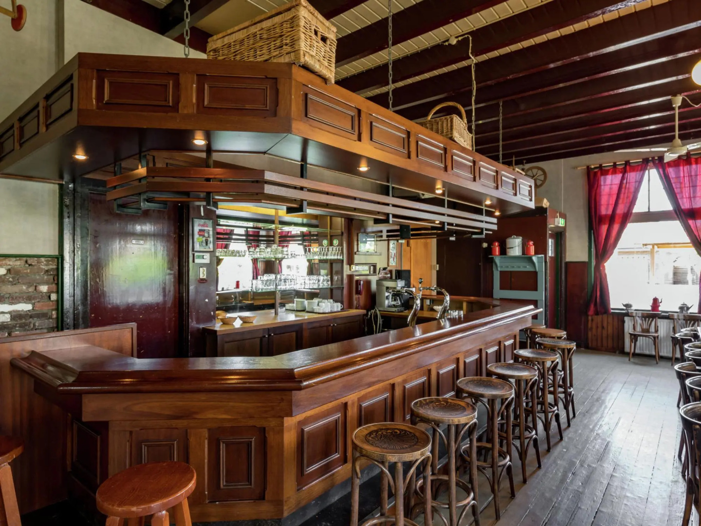 Quaint Holiday Home in Friesland by the Lake