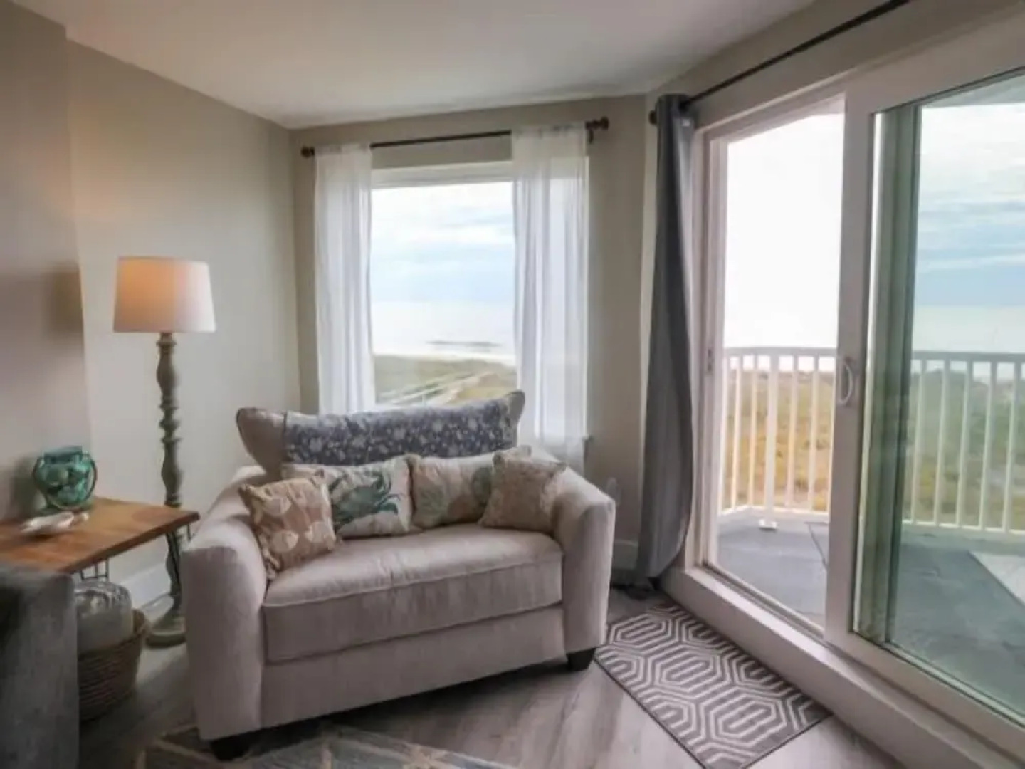 Carolina Beach Dreamin - Light Filled South Side End Unit. Ocean Views From Most Rooms! Private Beach Access! 3 Bedroom Condo by Redawning