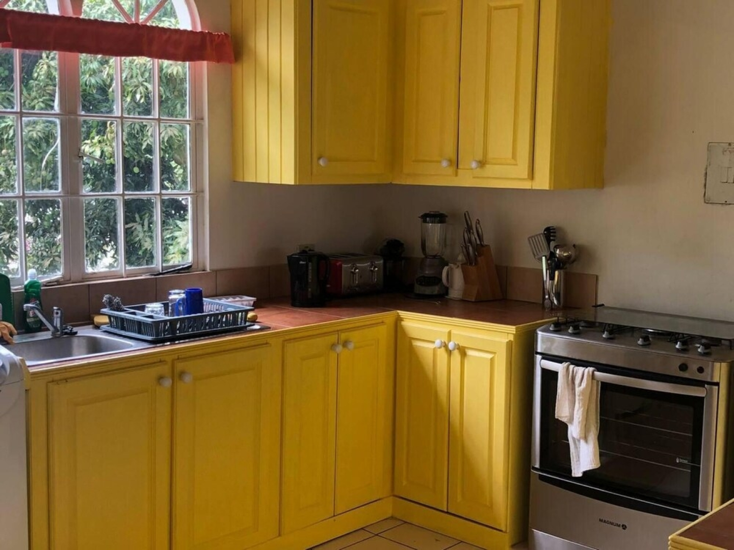 4-bed With En-suite Bathrooms Villa in Bethel