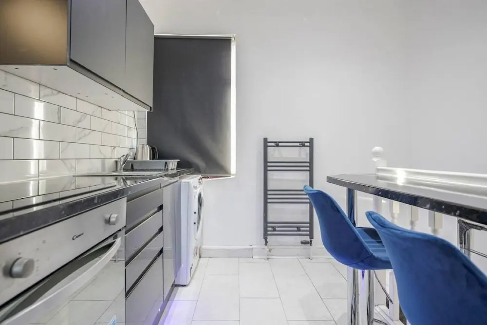 Stunning Top 2 Bed Flat Tilbury Central Location