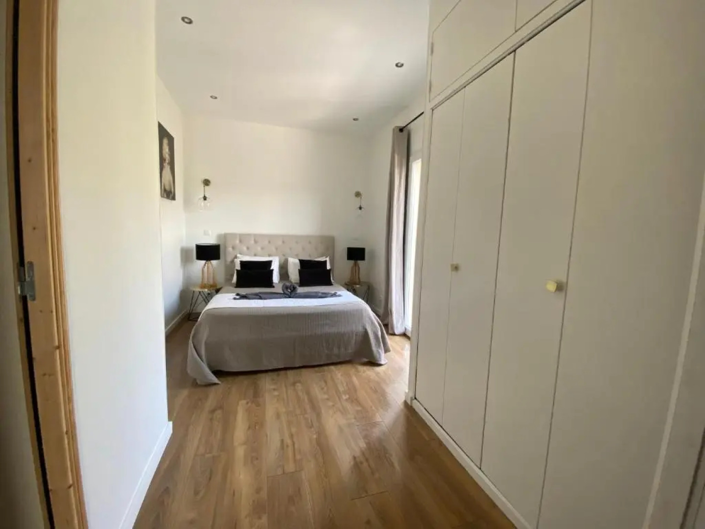 HOME SWEET HOME 2 pièces 42 m2 Chambre, salon, cuisine, grande terrasse, parking proche centre ville et mer