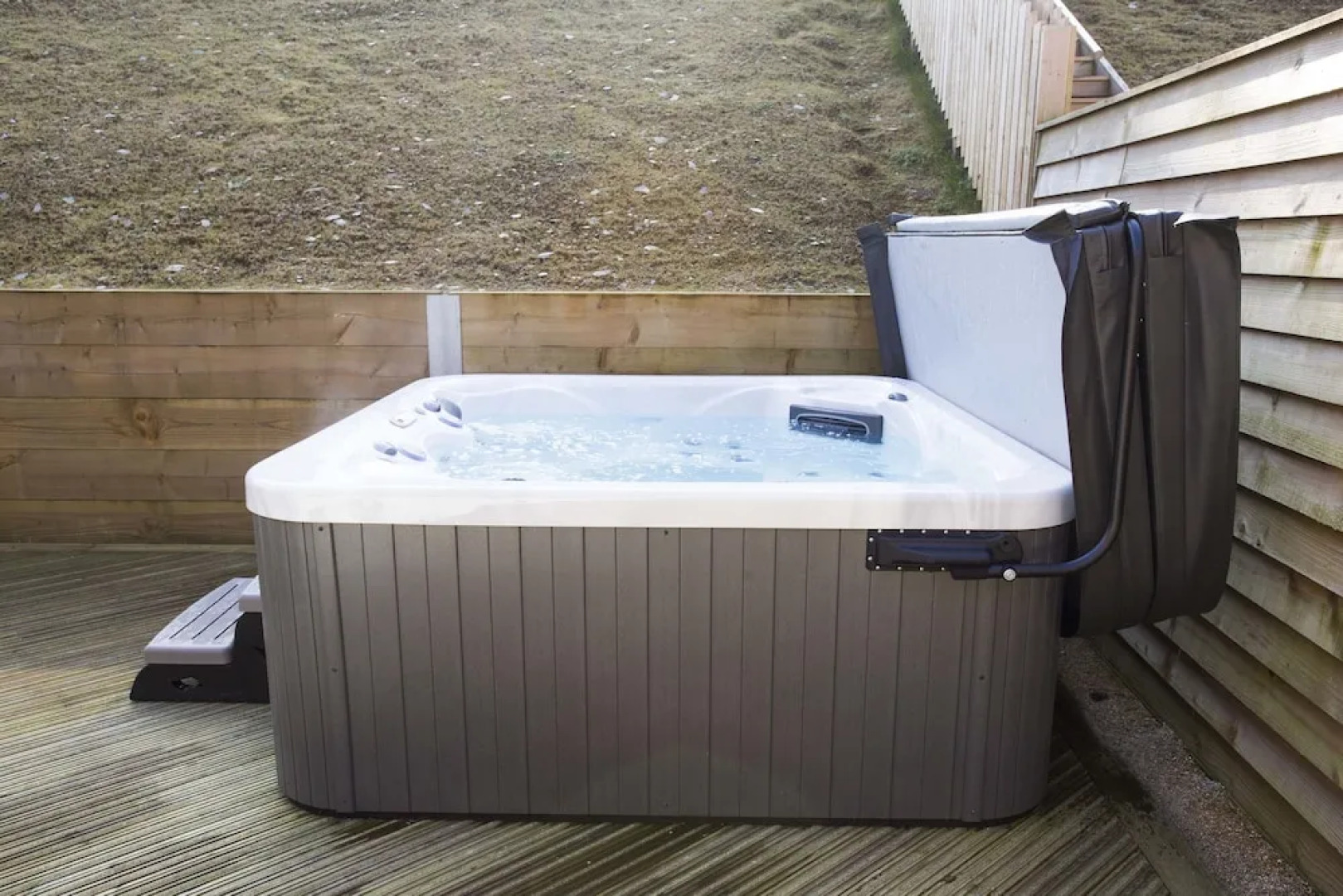 4 bed beach house with hot tub