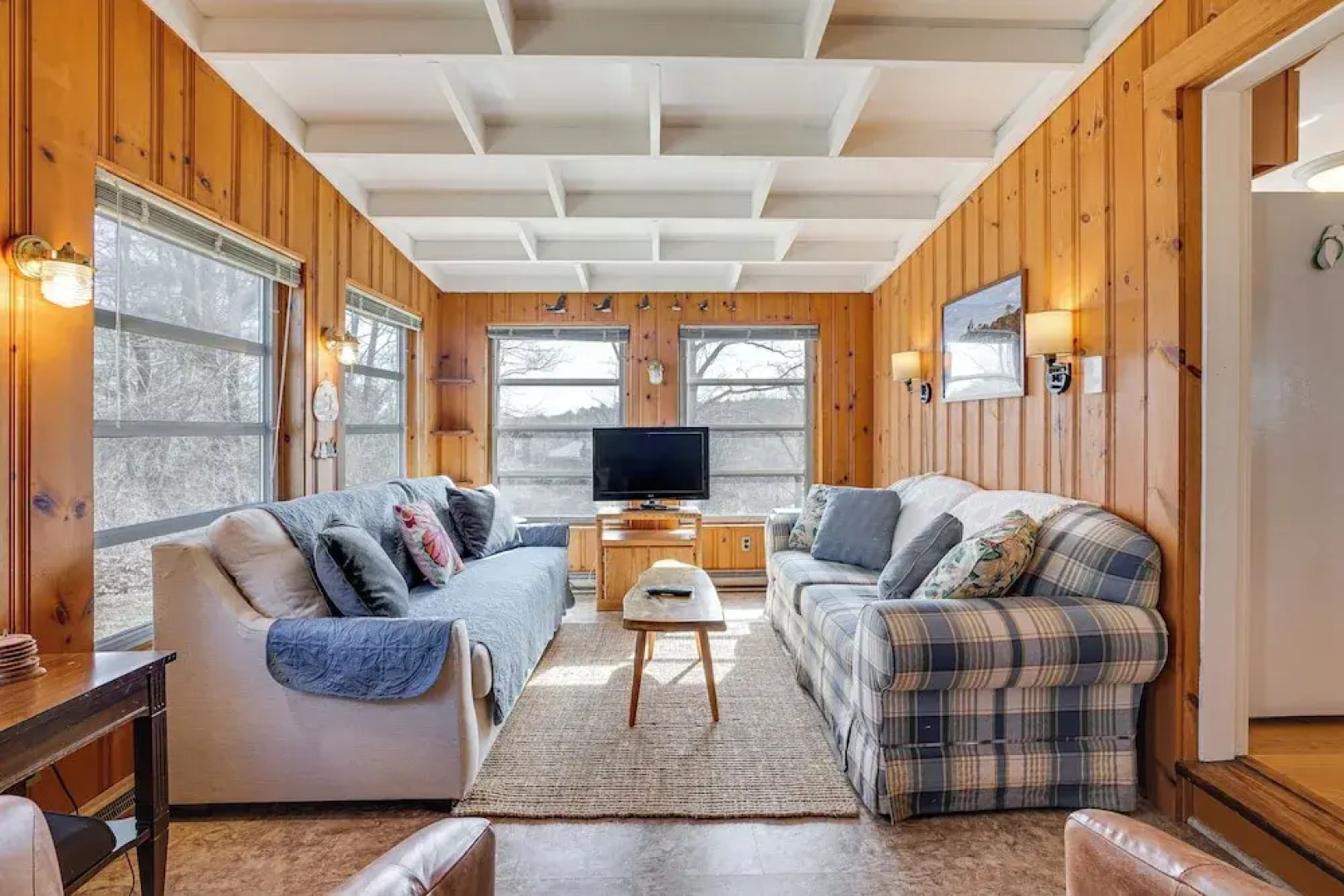 Gloucester Home w/ Large Yard: 1 Mi to Beach!