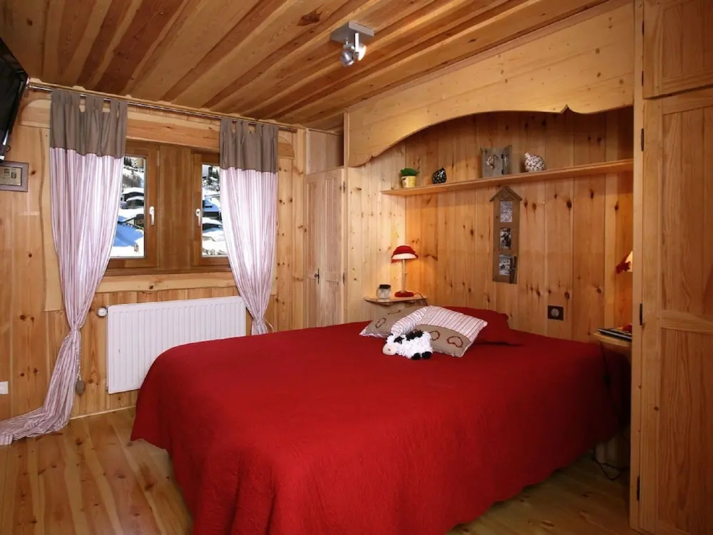 Authentic Chalet With a Fireplace at 500 m From the ski Lift