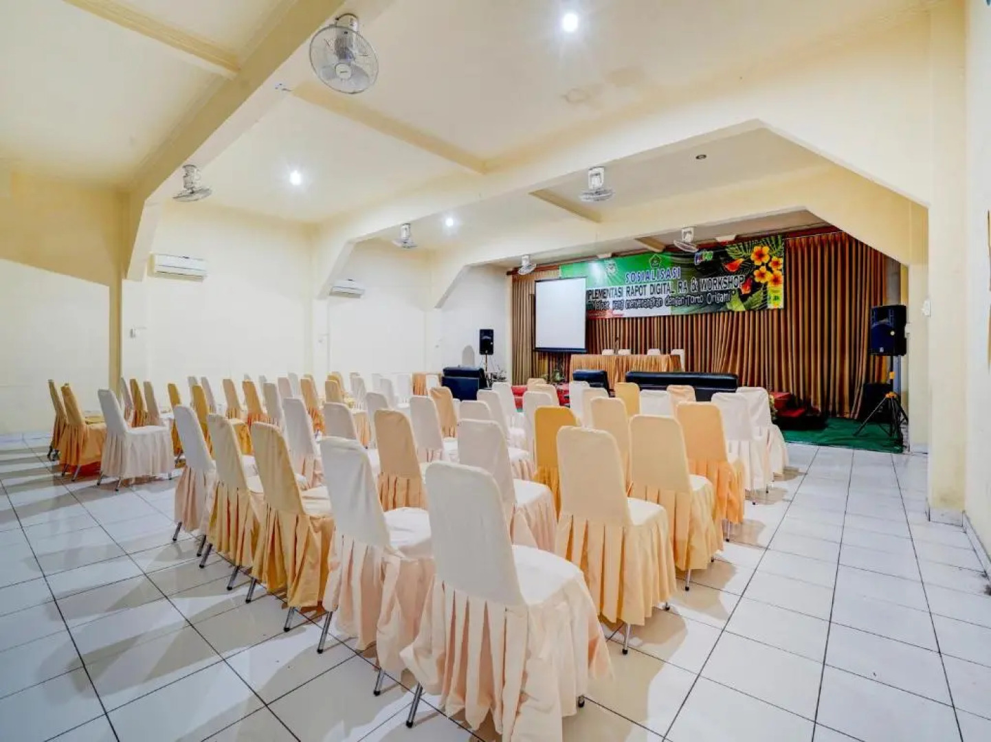 OYO 90118 Hotel Diamond Syariah