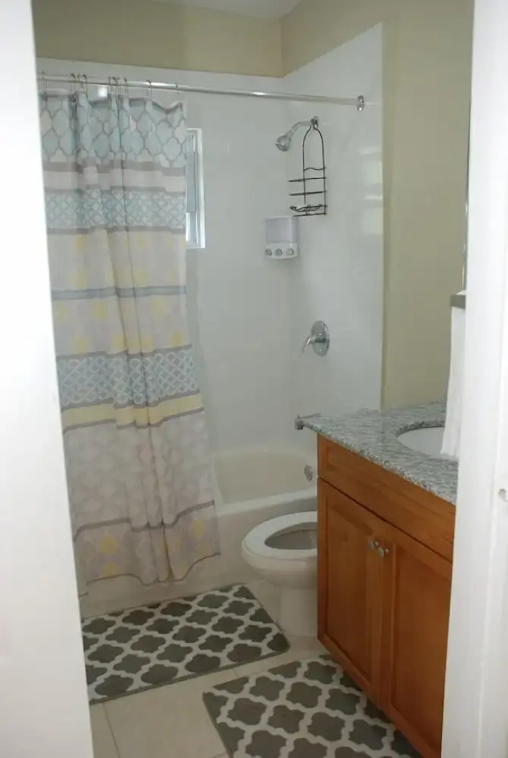 The Discovery Bay Lux Apartment